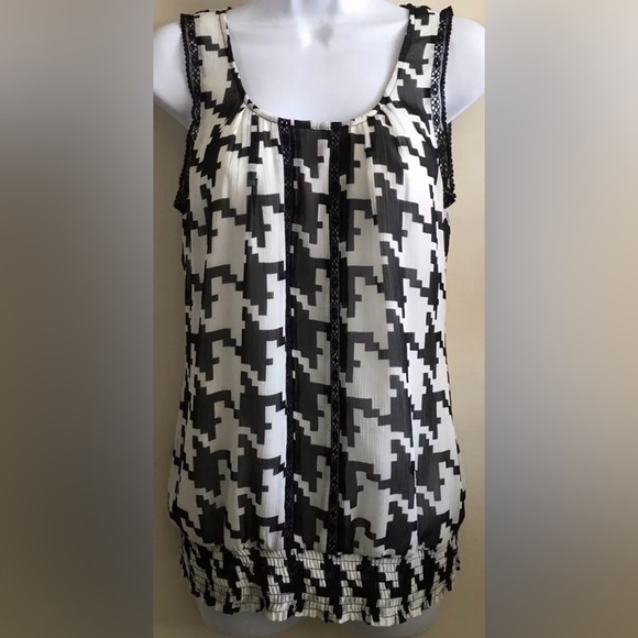 Women’s Black and Ivory Blouse XL from Maurices - Picture 1 of 6